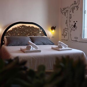 Liotru Maisonne, Rooms With En-Suite Bathroom And Shared Bathroom